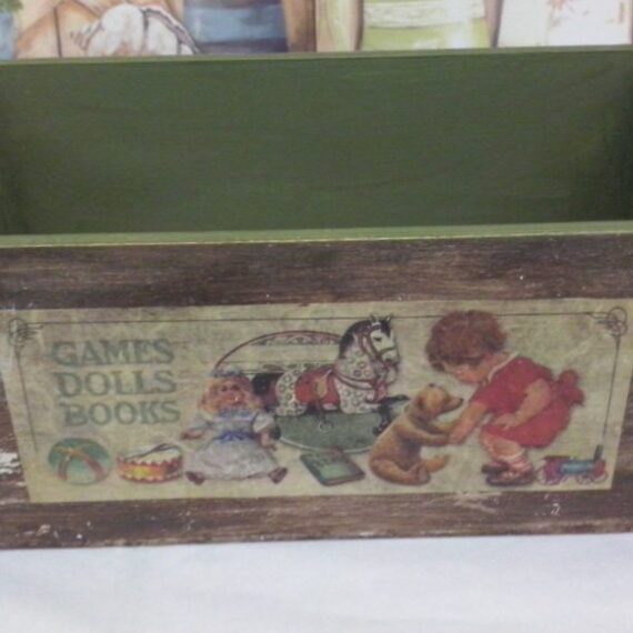 Caja para muñecas y juegos....